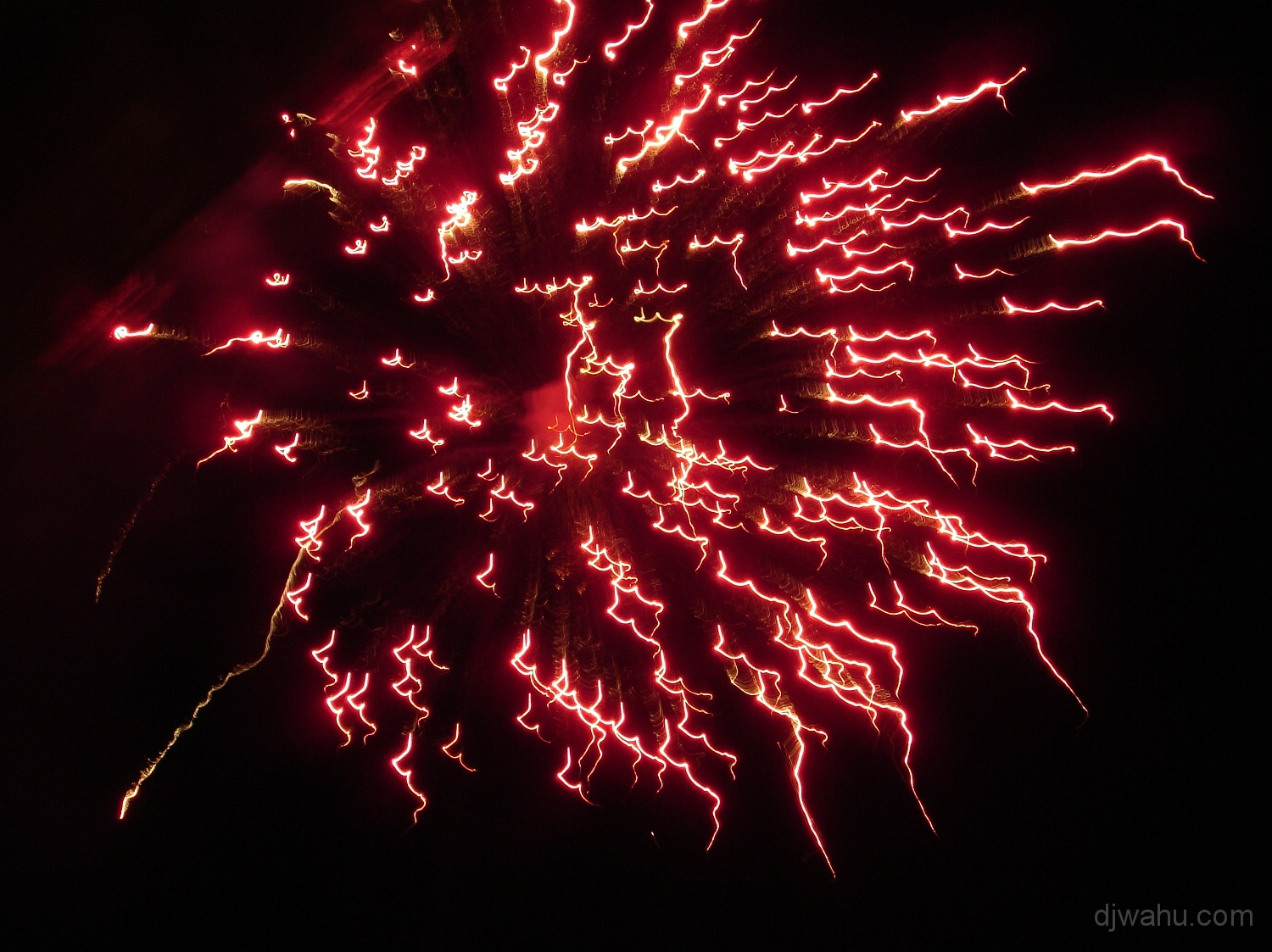 DSC01433-Feuerwerk230056-20041231.JPG