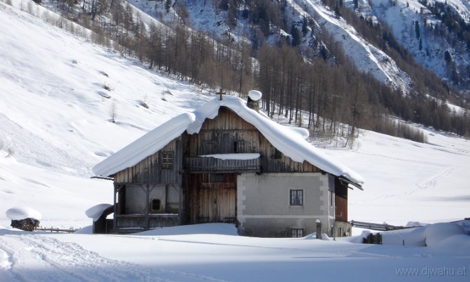 DSC04750-Kasern-Haus-Schnee-.JPG