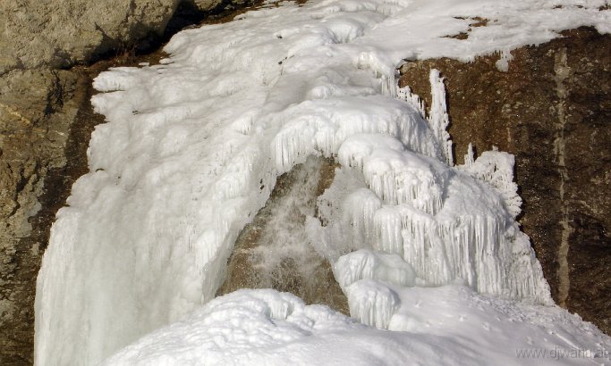 DSC01484-Schrager-Eis-WasserFall-.JPG