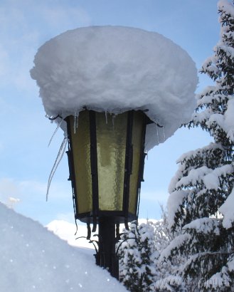 DSC04607-Laterne-Schnee.JPG