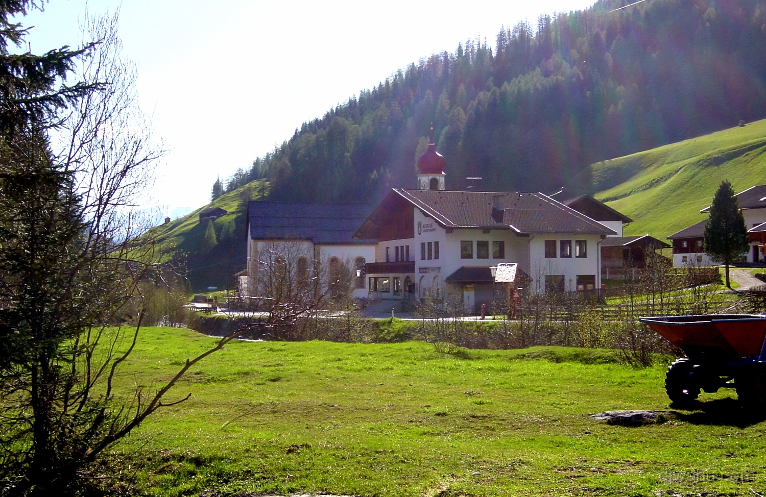 DSC01869-Gemeindehaus-Kirche-20020515.JPG