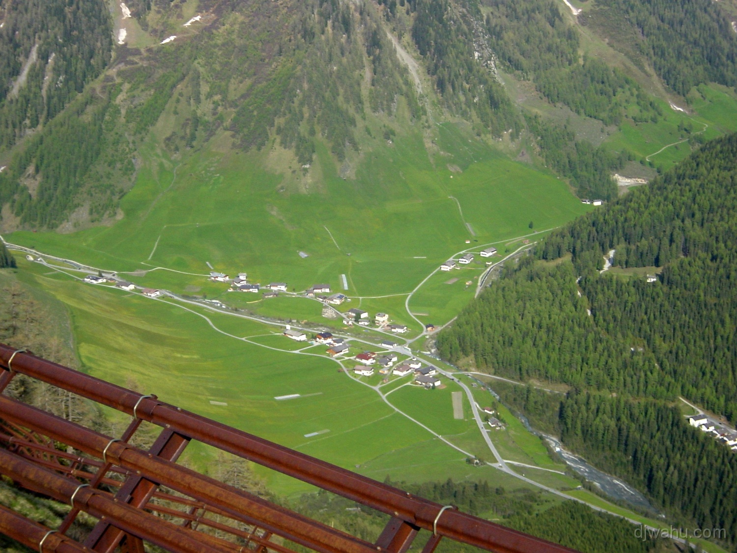 DSC04839-Toldern-Lawverb-20040530.JPG